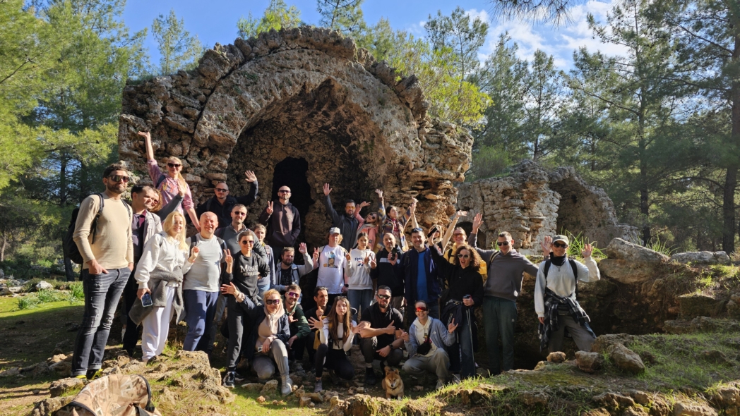Group photo - Лирботон через пещеру 🐕